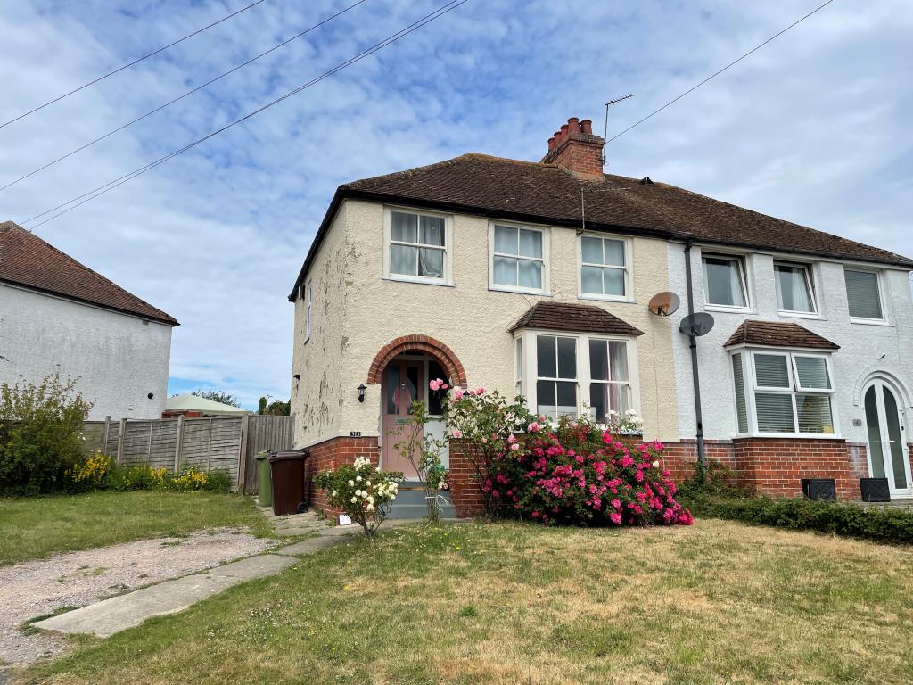 Lot: 75 - THREE-BEDROOM SEMI-DETACHED HOUSE CLOSE TO TOWN CENTRE -